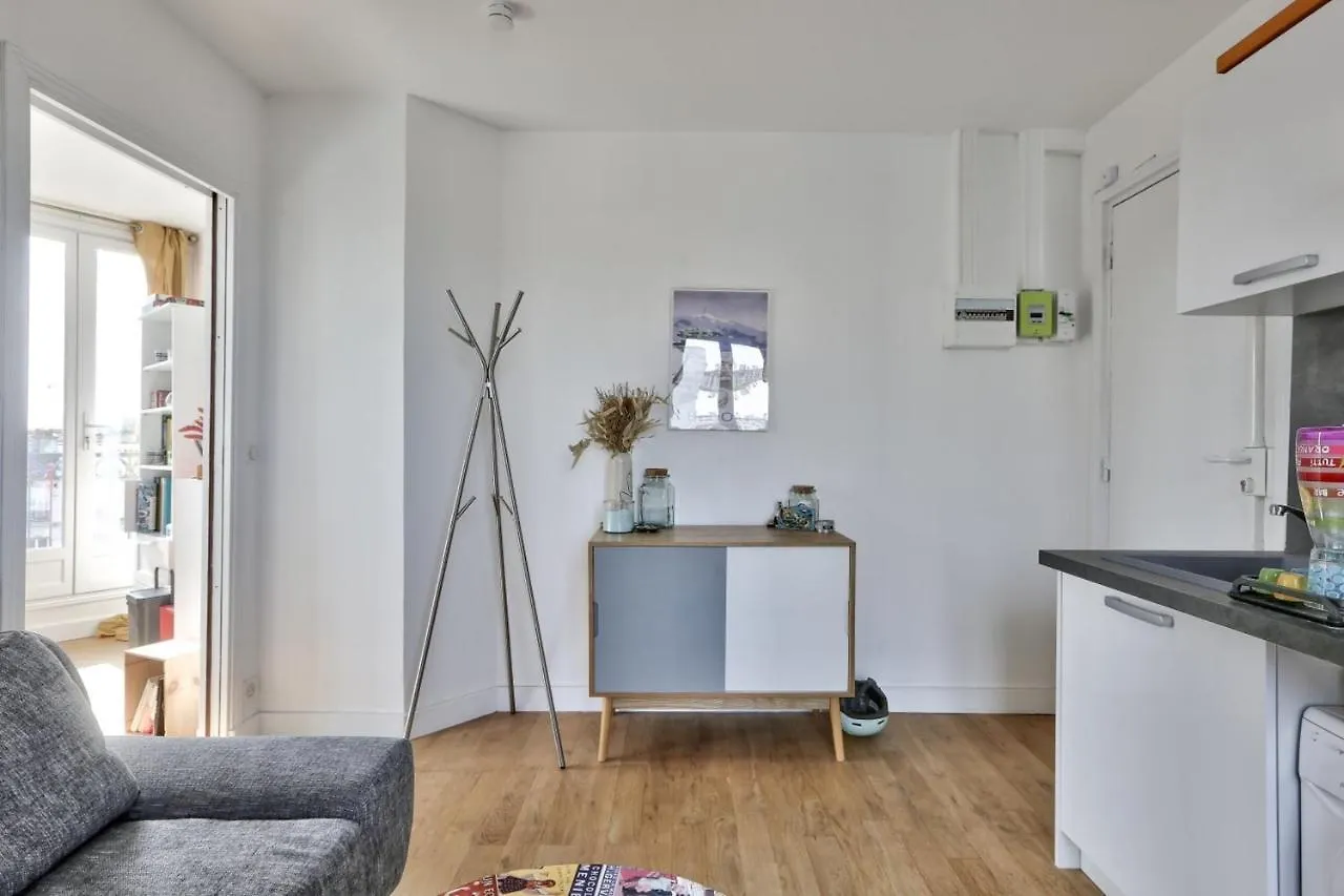 Beautiful Apartment In Belleville Fransa